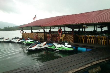 تأجير قارب ويف رانر لمدة ساعة في لنكاوي