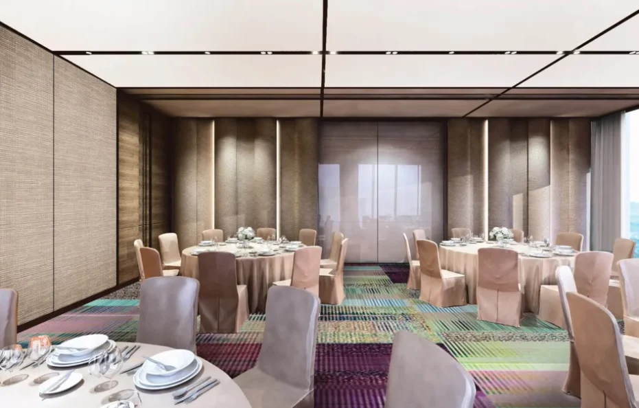 Studio Executive King