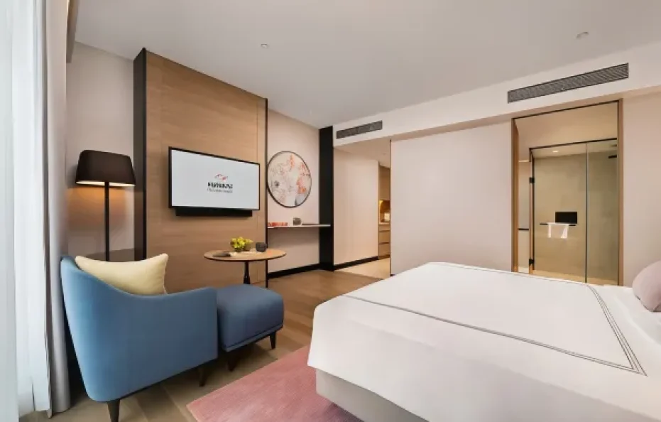 Studio Executive King